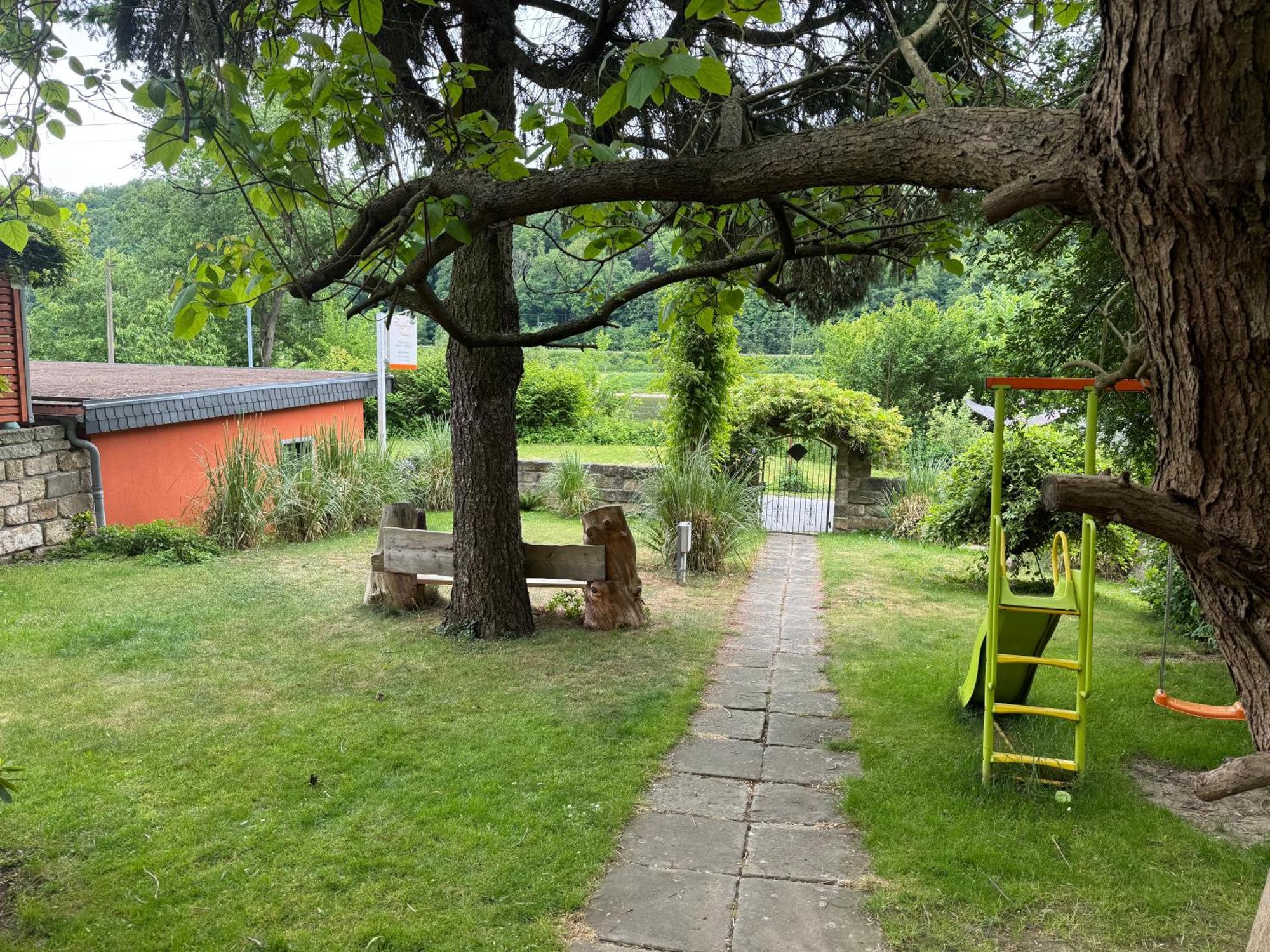 Ferienhaus Franz - An Der Elbe, Mit Grossem Garten Pirna Exteriör bild